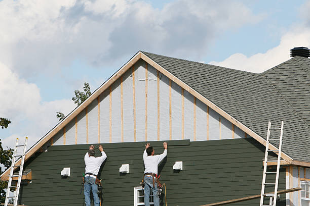 Professional Vinyl Siding technician working in Hood, VA
